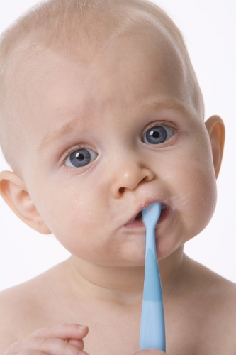 Как правильно чистить зубы ребенку.jpg