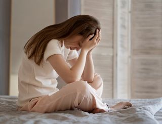 Апатия: как распознать, причины, симптомы, лечение, лечение
